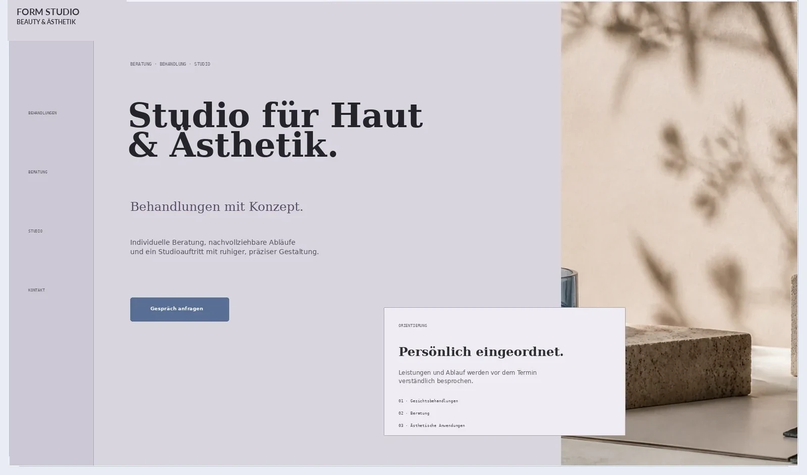 Form Studio: Beauty-Auftritt mit vertikaler Bildfläche, Serifentypografie und Beratungsbereich.